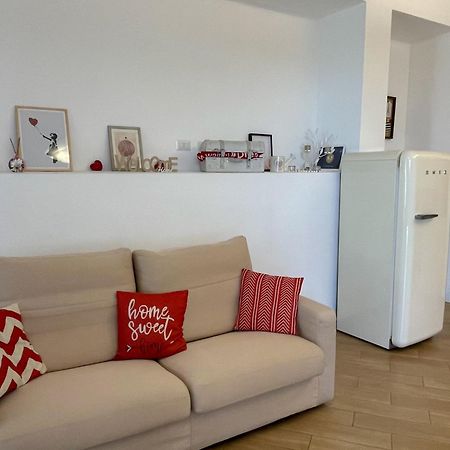 The Shabby House - Charming Seaside Retreat In Central Anzio, Steps From Beach And Train Station Eksteriør bilde