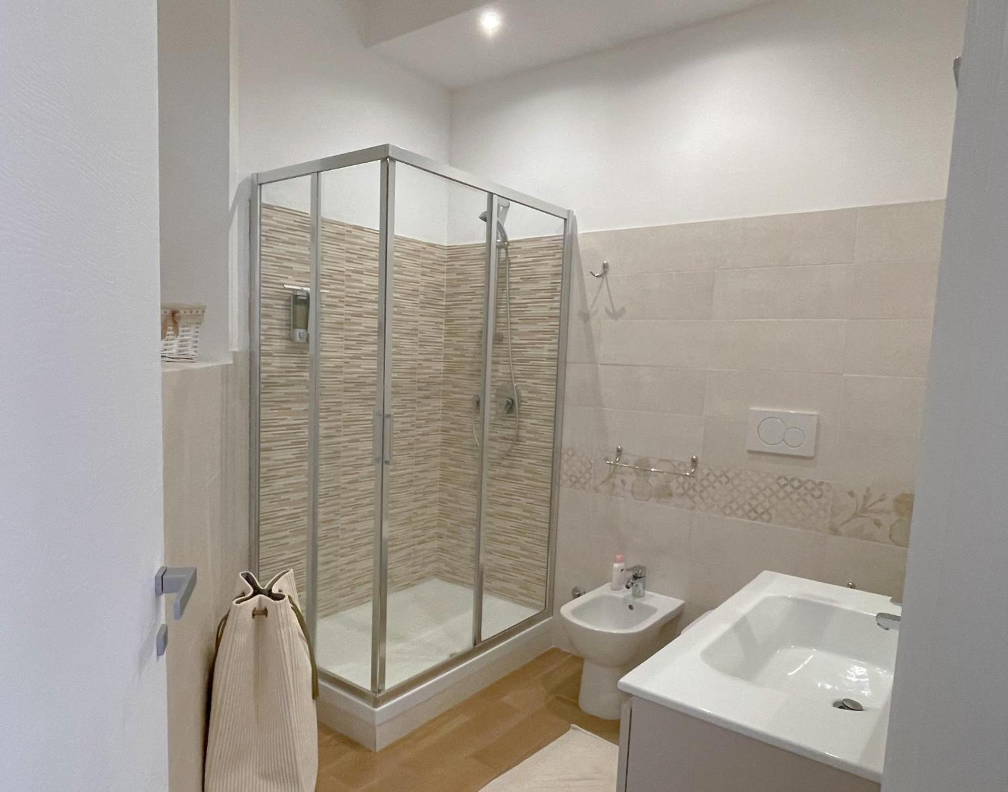 The Shabby House - Charming Seaside Retreat In Central Anzio, Steps From Beach And Train Station Eksteriør bilde