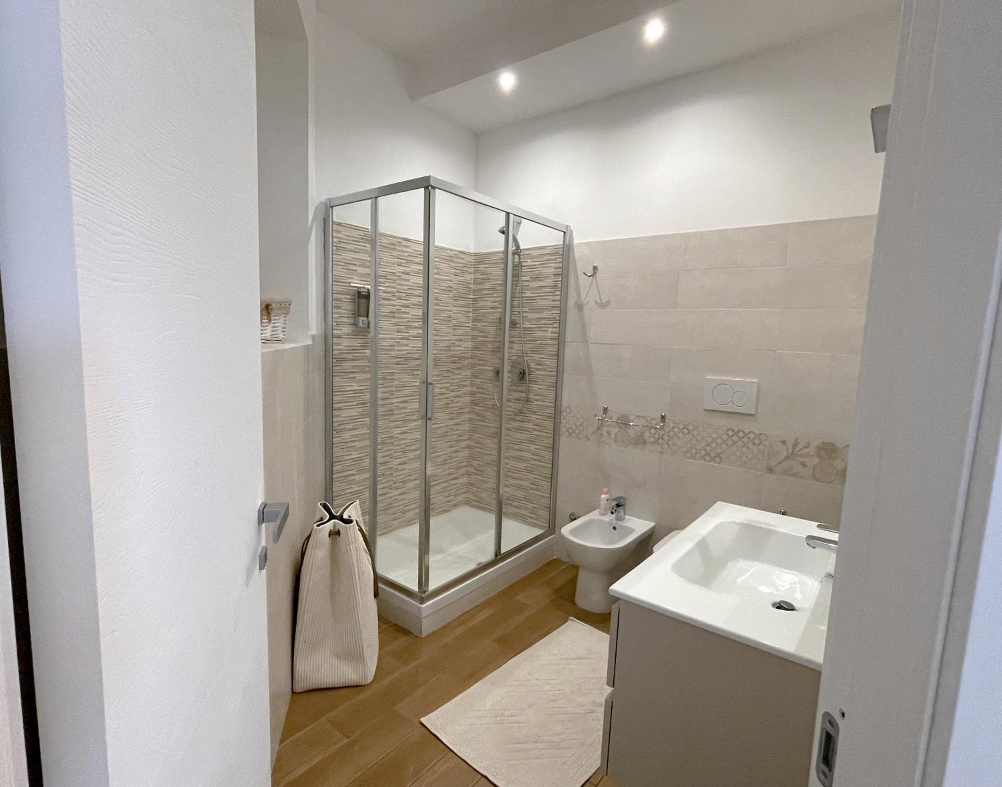 The Shabby House - Charming Seaside Retreat In Central Anzio, Steps From Beach And Train Station Eksteriør bilde