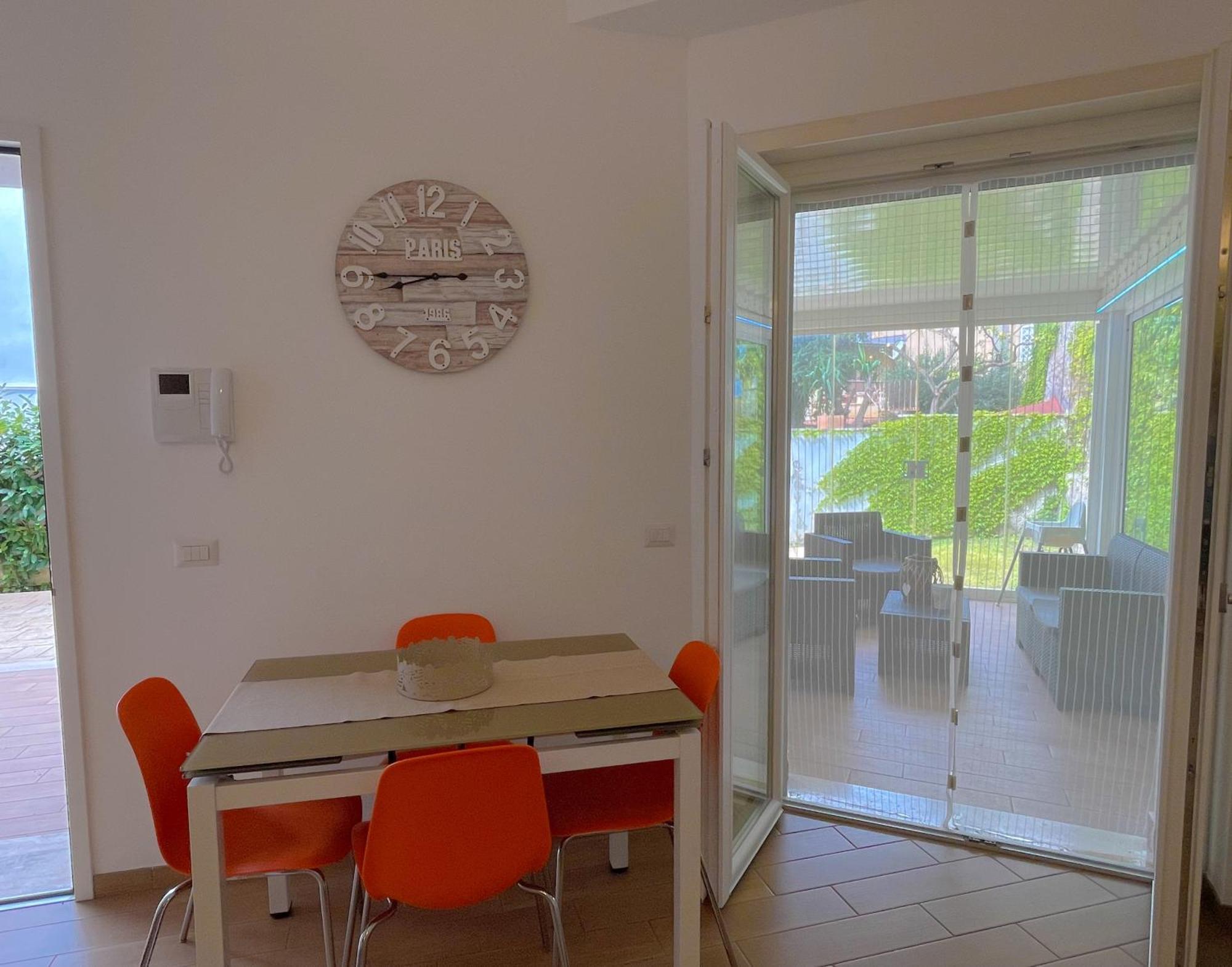 The Shabby House - Charming Seaside Retreat In Central Anzio, Steps From Beach And Train Station Eksteriør bilde