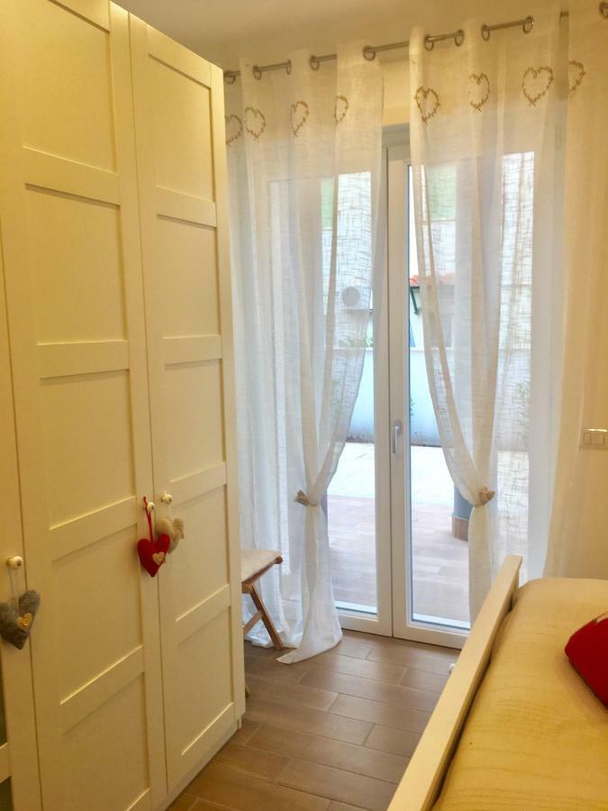 The Shabby House - Charming Seaside Retreat In Central Anzio, Steps From Beach And Train Station Eksteriør bilde