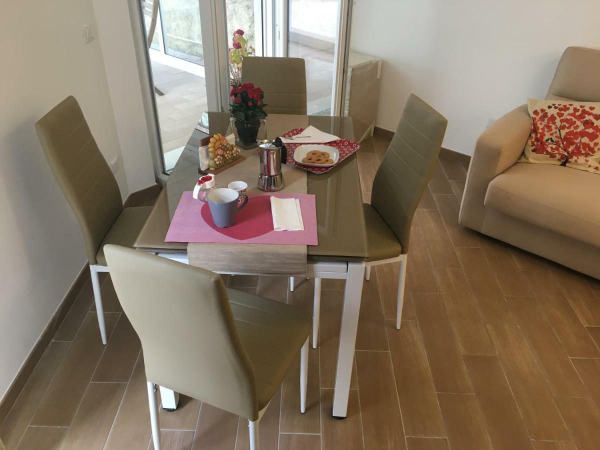 The Shabby House - Charming Seaside Retreat In Central Anzio, Steps From Beach And Train Station Eksteriør bilde