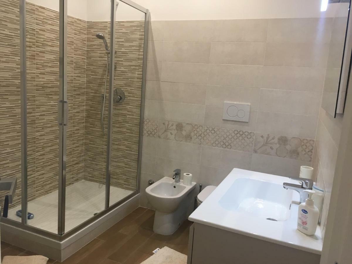 The Shabby House - Charming Seaside Retreat In Central Anzio, Steps From Beach And Train Station Eksteriør bilde