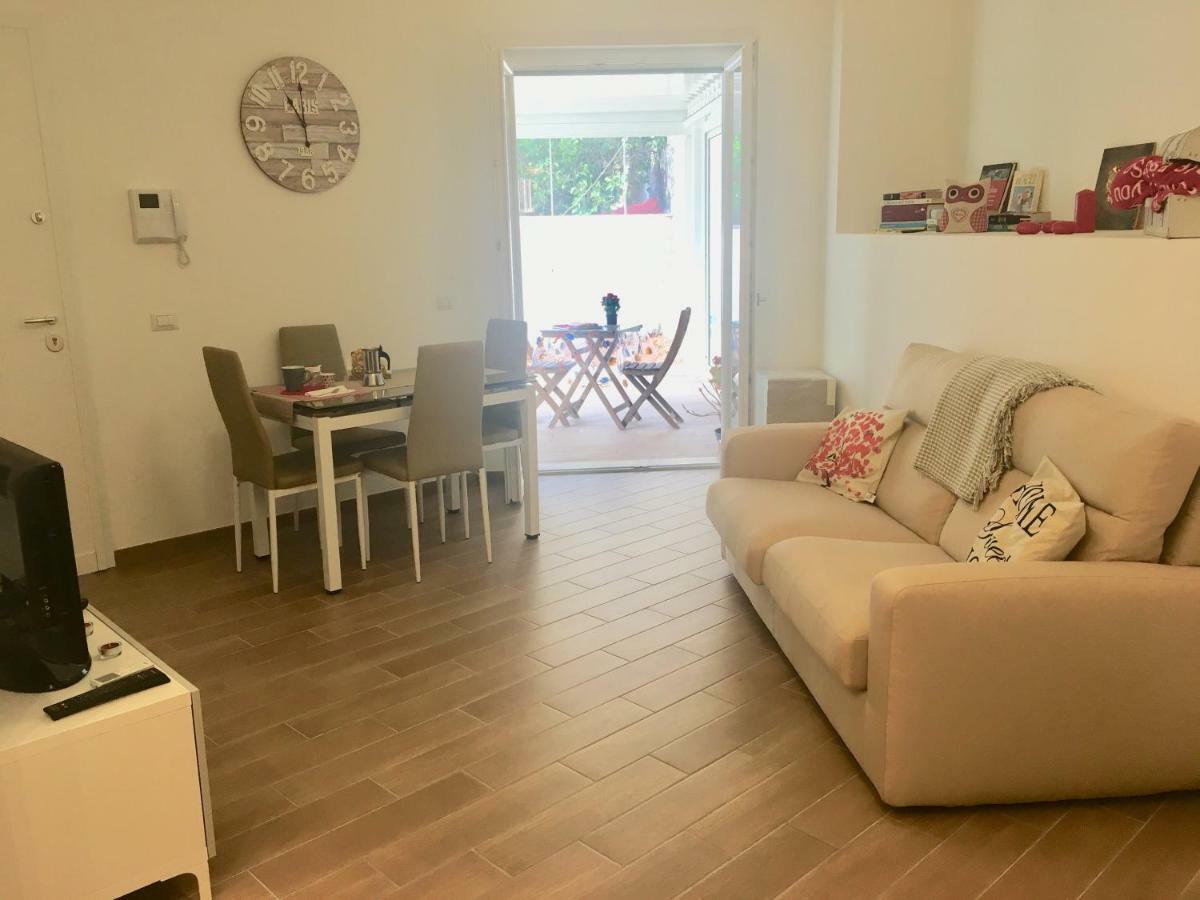 The Shabby House - Charming Seaside Retreat In Central Anzio, Steps From Beach And Train Station Eksteriør bilde