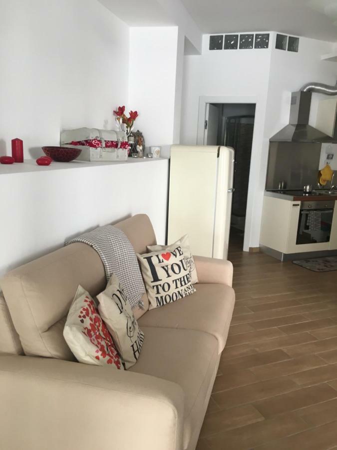 The Shabby House - Charming Seaside Retreat In Central Anzio, Steps From Beach And Train Station Eksteriør bilde