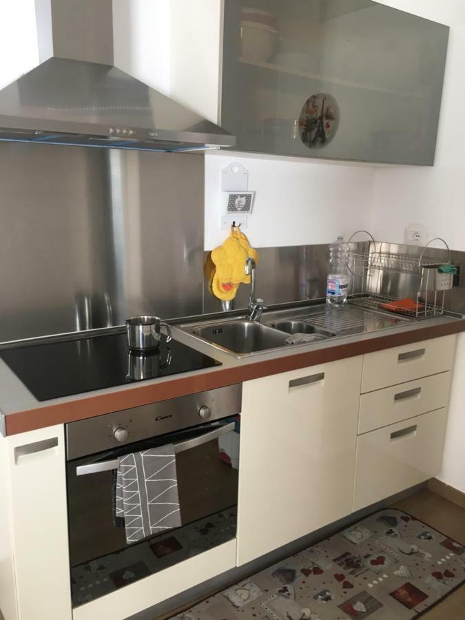 The Shabby House - Charming Seaside Retreat In Central Anzio, Steps From Beach And Train Station Eksteriør bilde