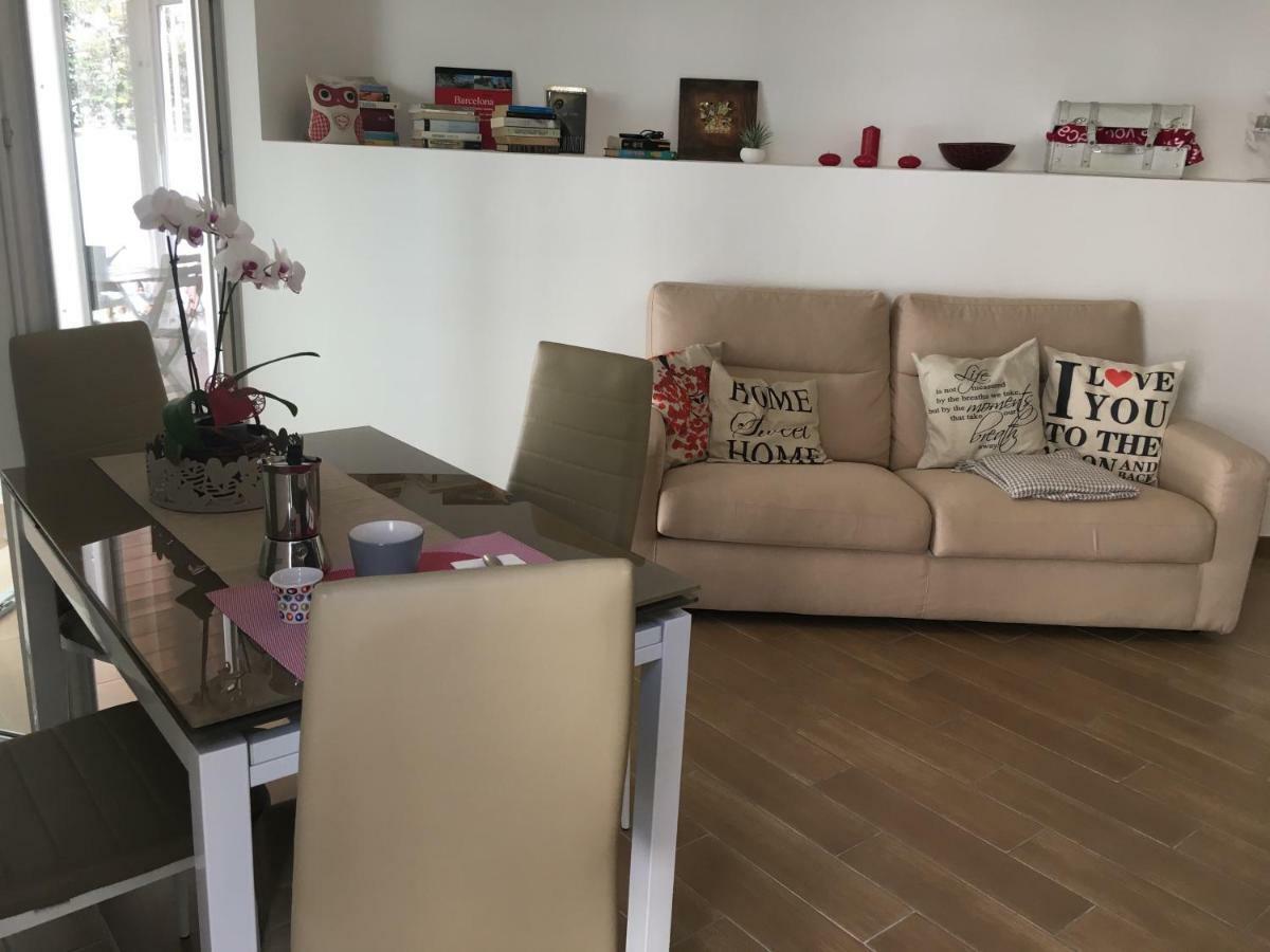 The Shabby House - Charming Seaside Retreat In Central Anzio, Steps From Beach And Train Station Eksteriør bilde